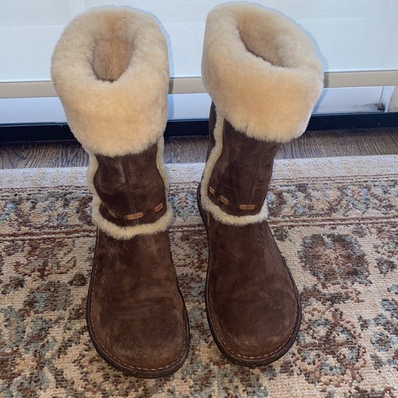 Ugg boots - Picture 2 of 3